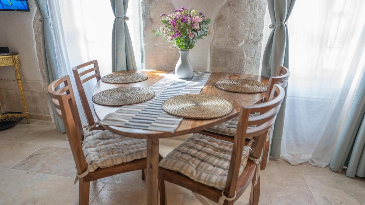 Duplex Calme Et Climatise Au Centre Historique Apartment